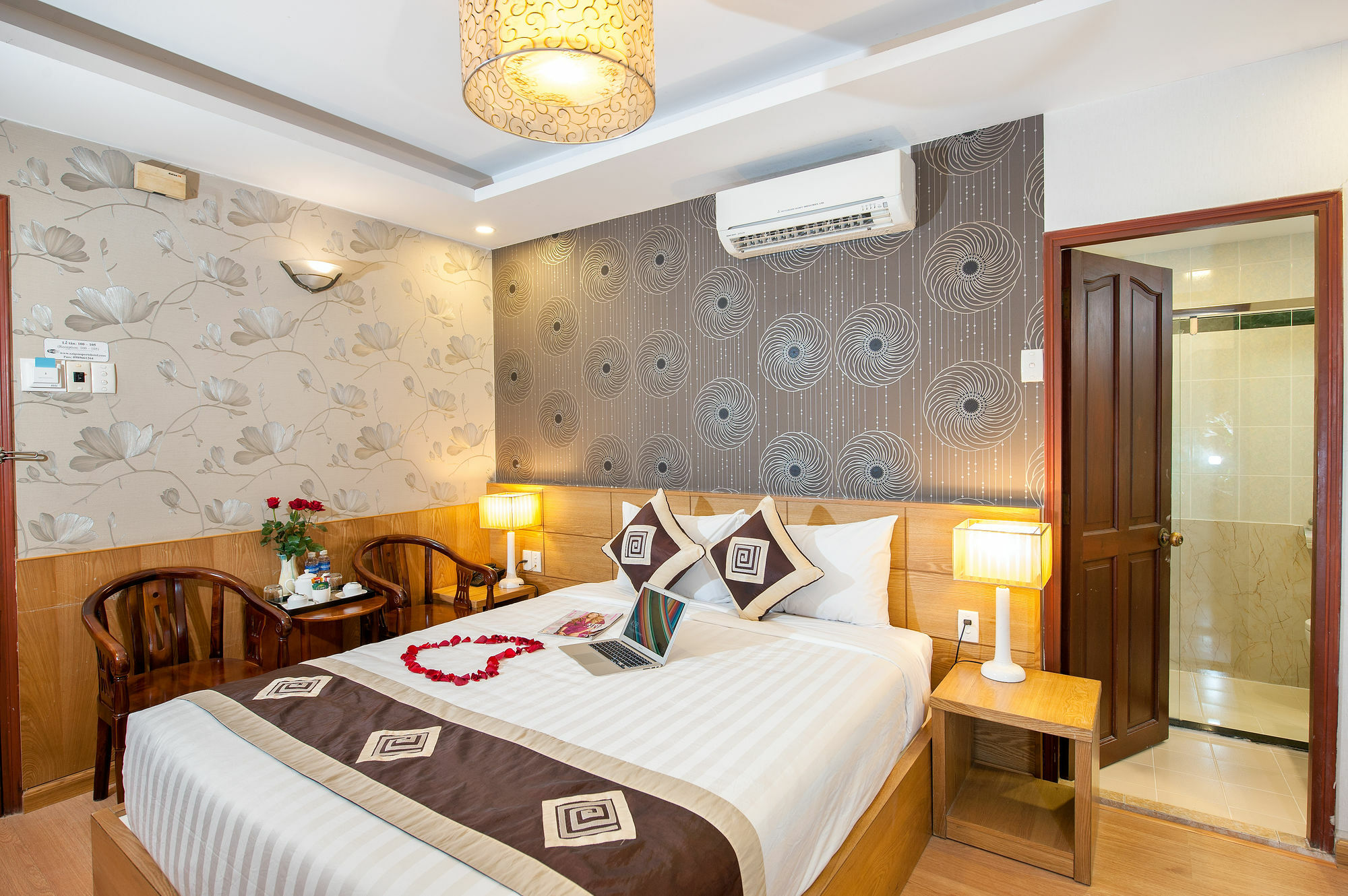Paris Gold Hotel Ho Chi Minh City Exterior photo