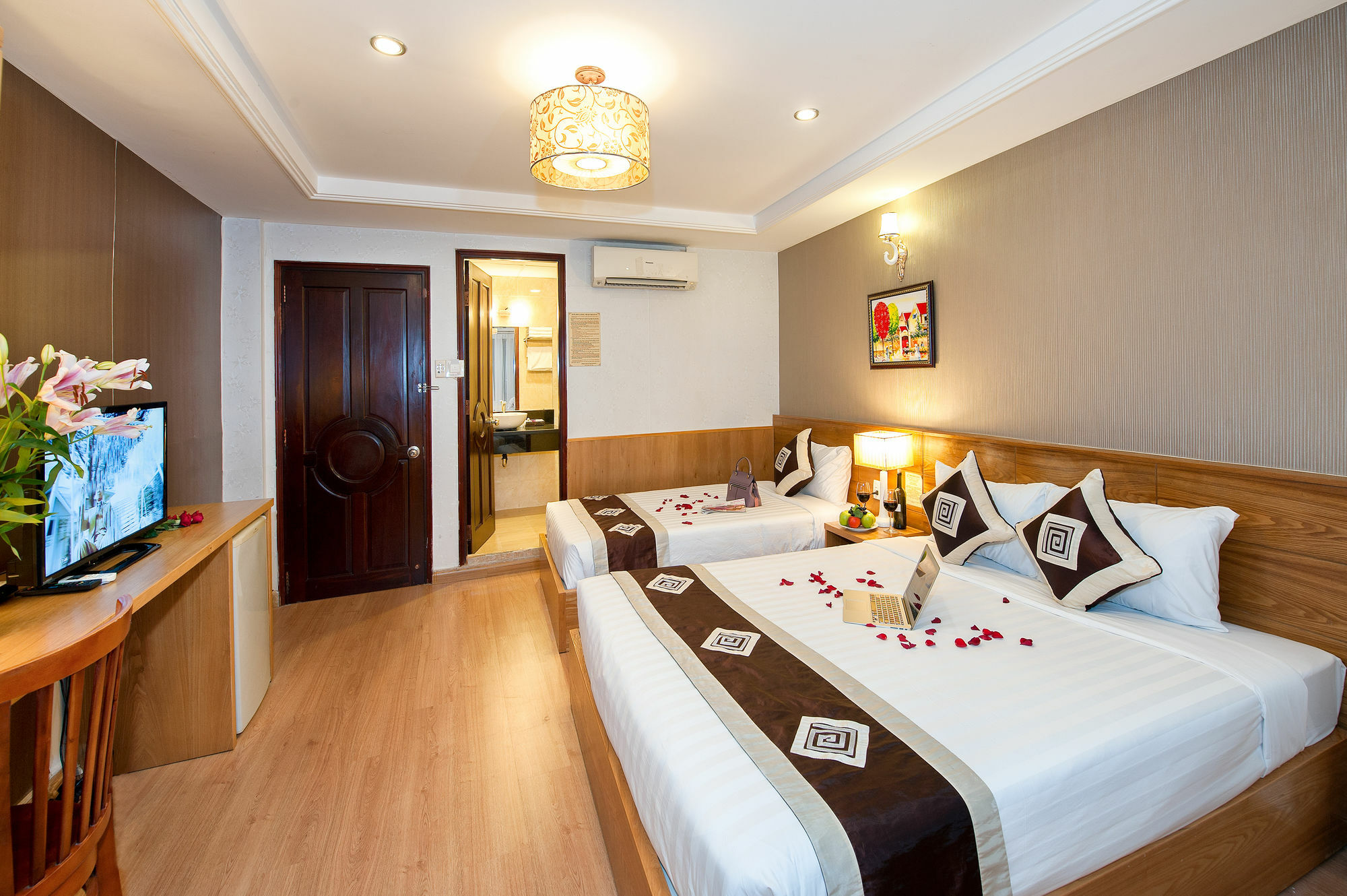 Paris Gold Hotel Ho Chi Minh City Exterior photo